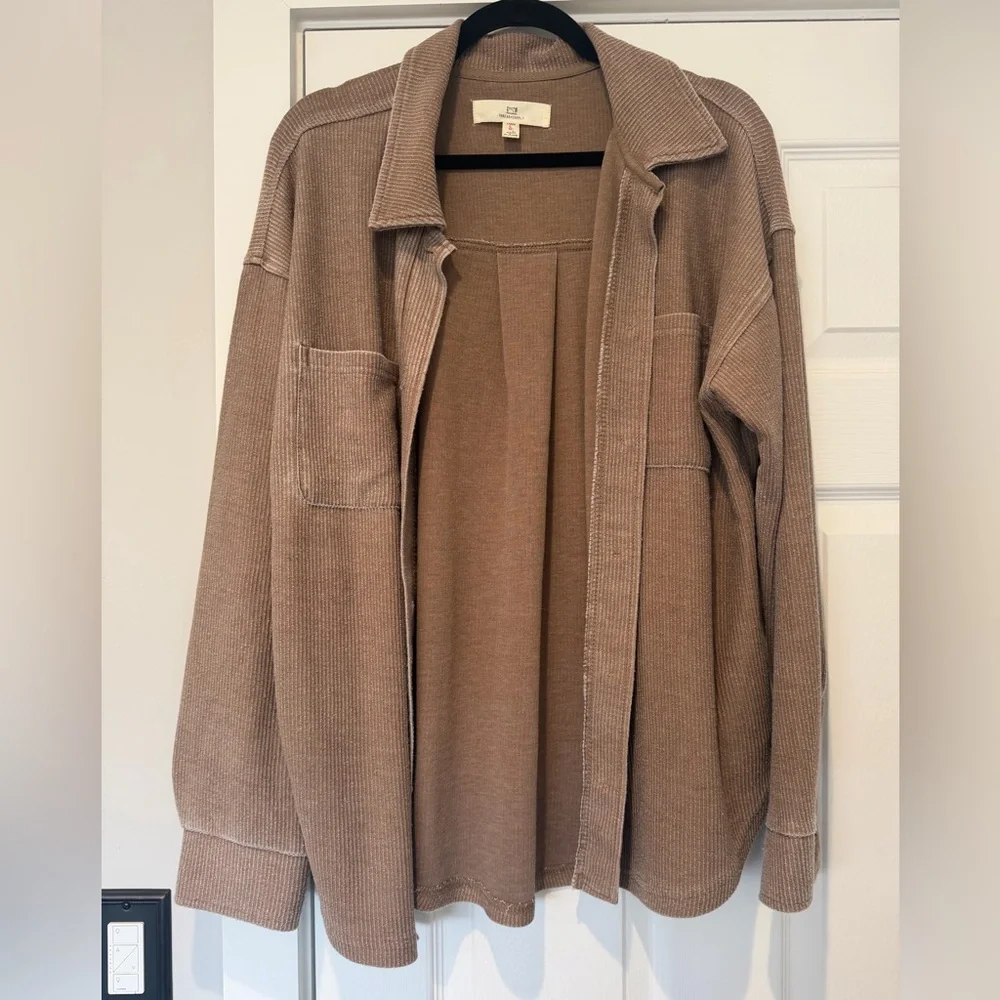 Women’s Tan/Brown Thread & Supply Button-Up Size L🤎